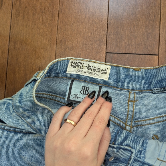 BILL BLASS VINTAGE LIGHT WASH MOM JEANS - Picture 3 of 5